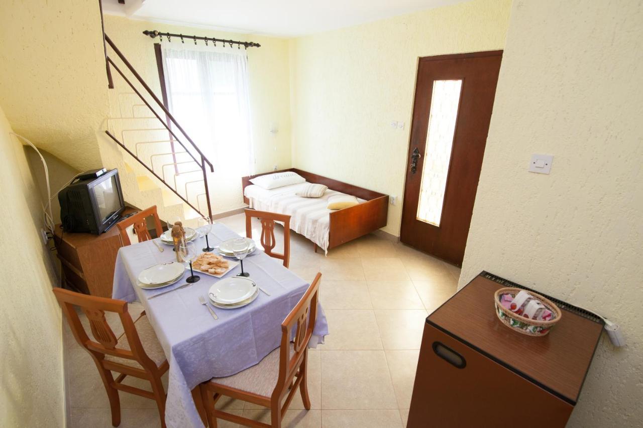 Apartman Kristina Apartment Banjole Exterior photo
